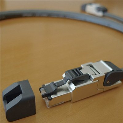 arts-excellence-audioquest-telegartner-cat-7-connector-top_4