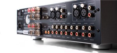 cambridge-audio-azur-851a-black_3_800x700