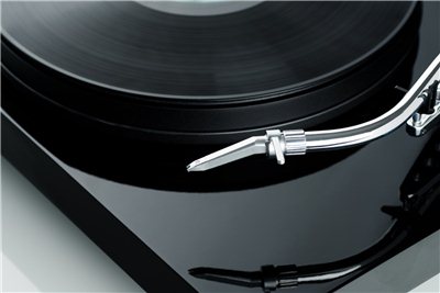 pj-pick-it-s2-lifestyle-inuse-hires-1