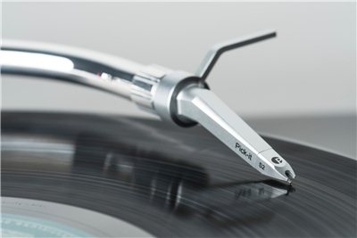 pj-pick-it-s2-lifestyle-inuse-hires